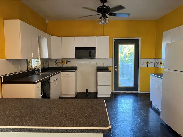 614 Pearson St, New Castle, PA 16101