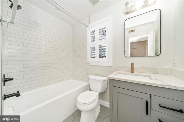 300 49TH ST NE, Washington, DC 20019