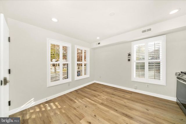 300 49TH ST NE, Washington, DC 20019