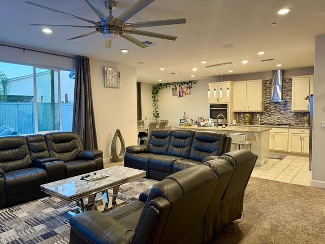 2038 W Gunner Pl, Manteca, CA 95337