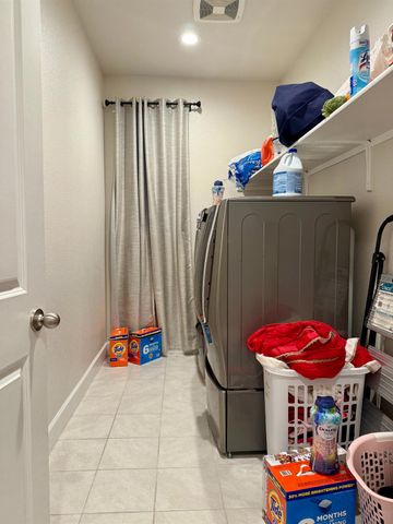 2038 W Gunner Pl, Manteca, CA 95337