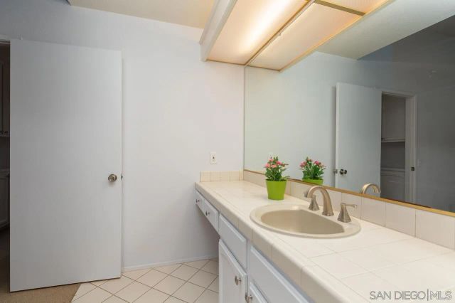 4090 Porte De Palmas 4, San Diego, CA 92122