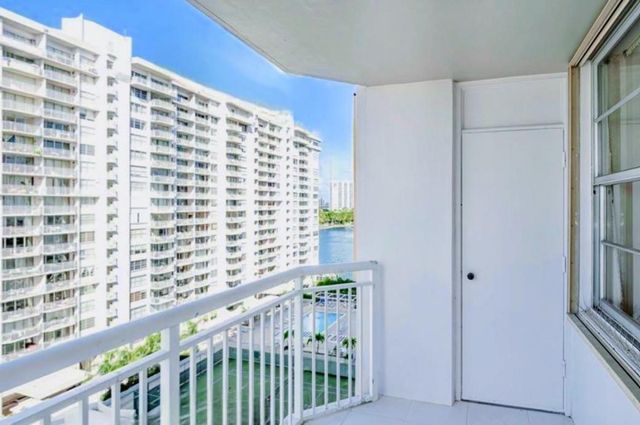 18031 Biscayne Boulevard 1104, Aventura, FL 33160