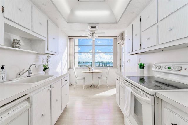 18031 Biscayne Boulevard 1104, Aventura, FL 33160
