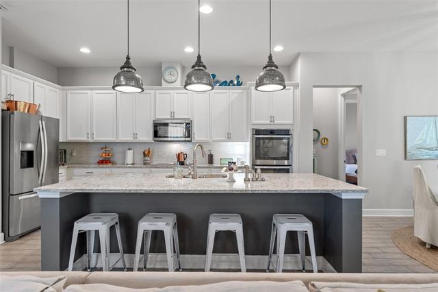 747 W BAYSHORE DRIVE, Tarpon Springs, FL 34689