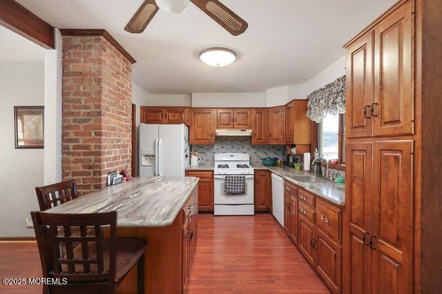 49 Appleton Avenue, Leonardo, NJ 07737