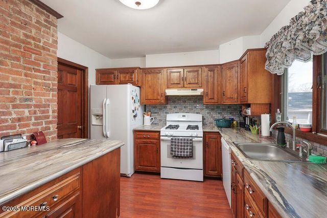 49 Appleton Avenue, Leonardo, NJ 07737