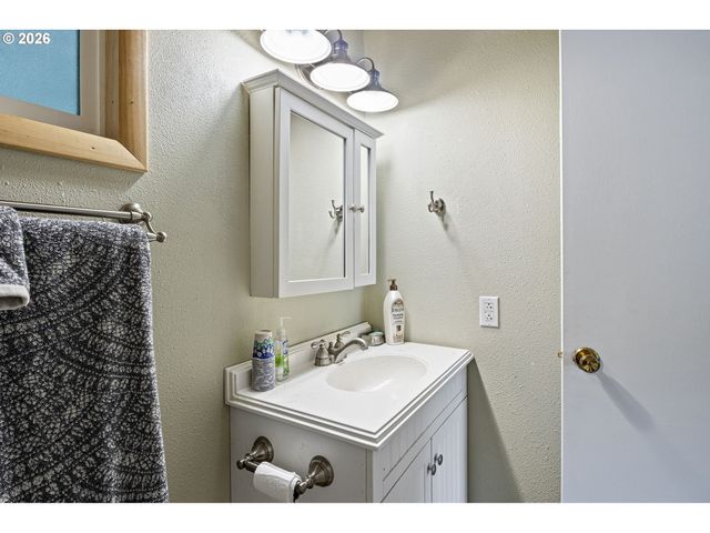 COLLINS Rd, Westlake, OR 97493