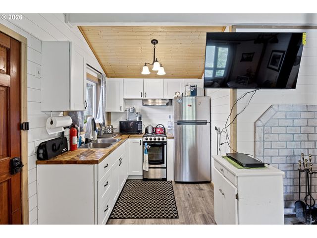 COLLINS Rd, Westlake, OR 97493