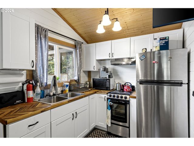 COLLINS Rd, Westlake, OR 97493