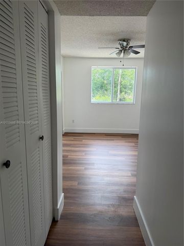 2620 S University Dr 209, Davie, FL 33328