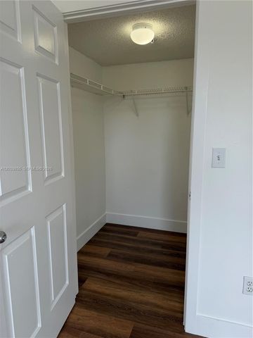 2620 S University Dr 209, Davie, FL 33328