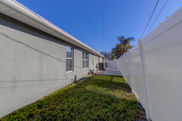 942 SW Consolata Avenue, Port St Lucie, FL 34953