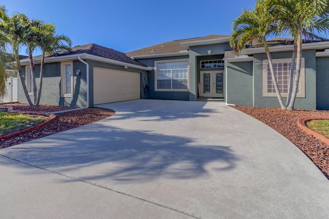 942 SW Consolata Avenue, Port St Lucie, FL 34953