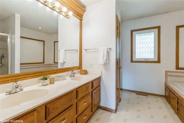 1017 58th Street, West Des Moines, IA 50266