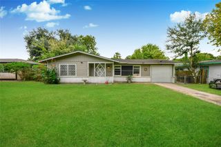 515 24th Avenue N, Texas City, TX 77590