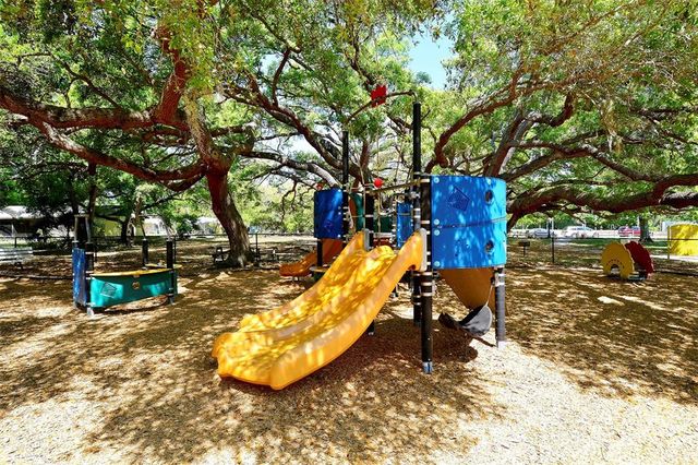 2590 FLOYD STREET, Sarasota, FL 34239
