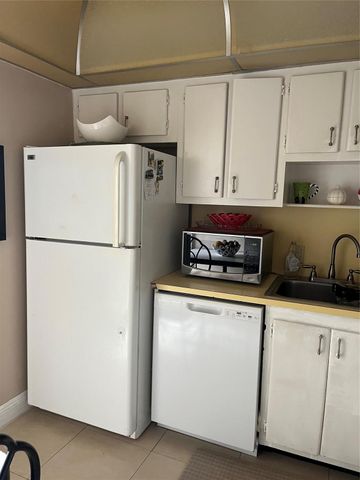 20500 W Country Club Drive 416, Aventura, FL 33180