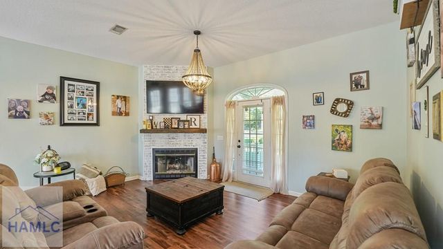 62 Jekyll Island Road, Jesup, GA 31545