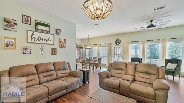 62 Jekyll Island Road, Jesup, GA 31545