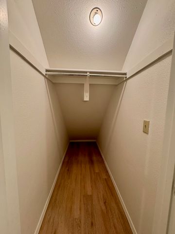 885 S Green Point Trace, Fayetteville, AR 72704