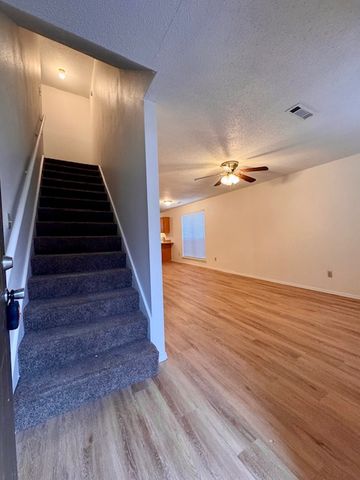 885 S Green Point Trace, Fayetteville, AR 72704