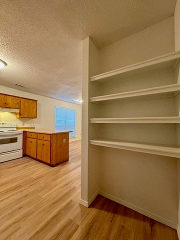 885 S Green Point Trace, Fayetteville, AR 72704