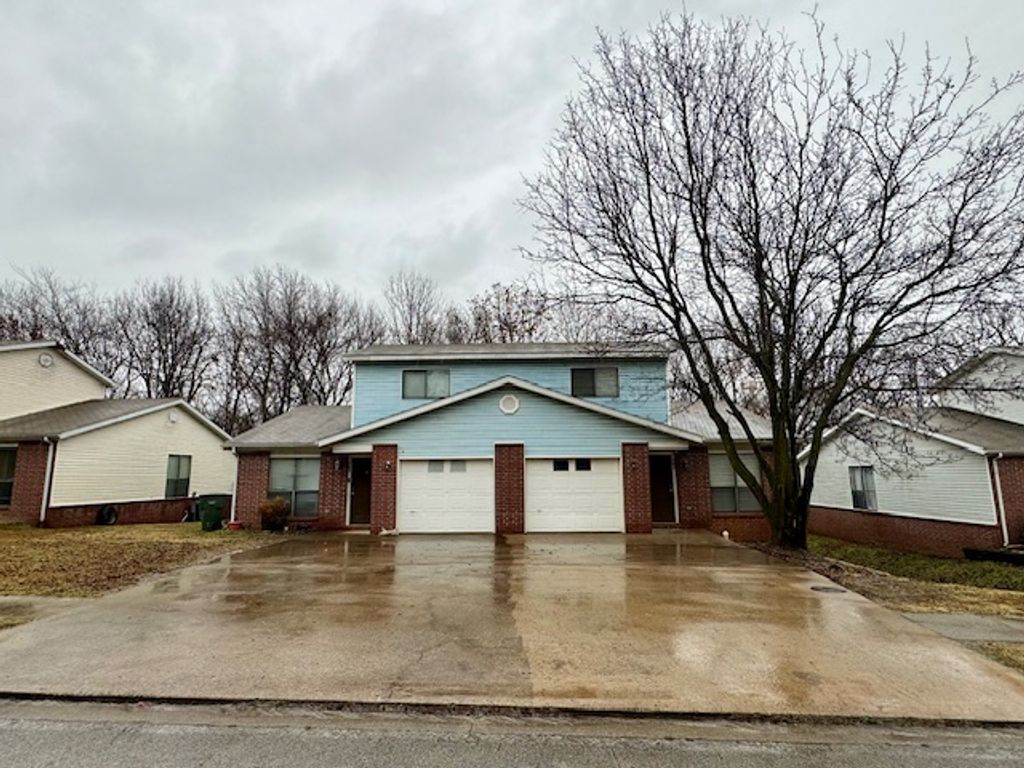 885 S Green Point Trace, Fayetteville, AR 72704