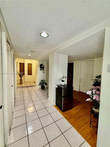 4725 SW 62nd Avenue 104, Davie, FL 33314
