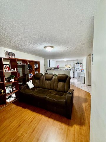 4725 SW 62nd Avenue 104, Davie, FL 33314