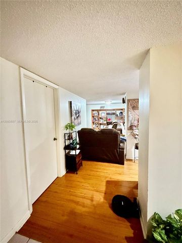 4725 SW 62nd Avenue 104, Davie, FL 33314