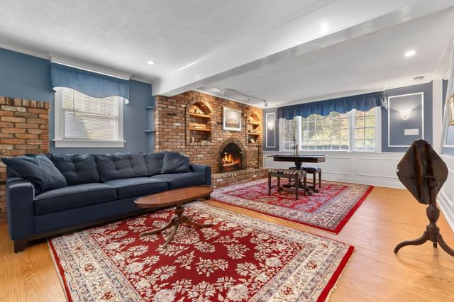 38 Sonning Rd, Beverly, MA 01915