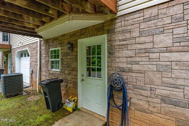 83 Whisper Bend 83, Johnson City, TN 37604