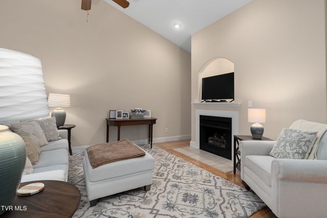 83 Whisper Bend 83, Johnson City, TN 37604