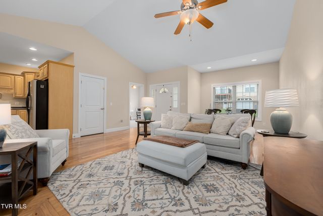 83 Whisper Bend 83, Johnson City, TN 37604
