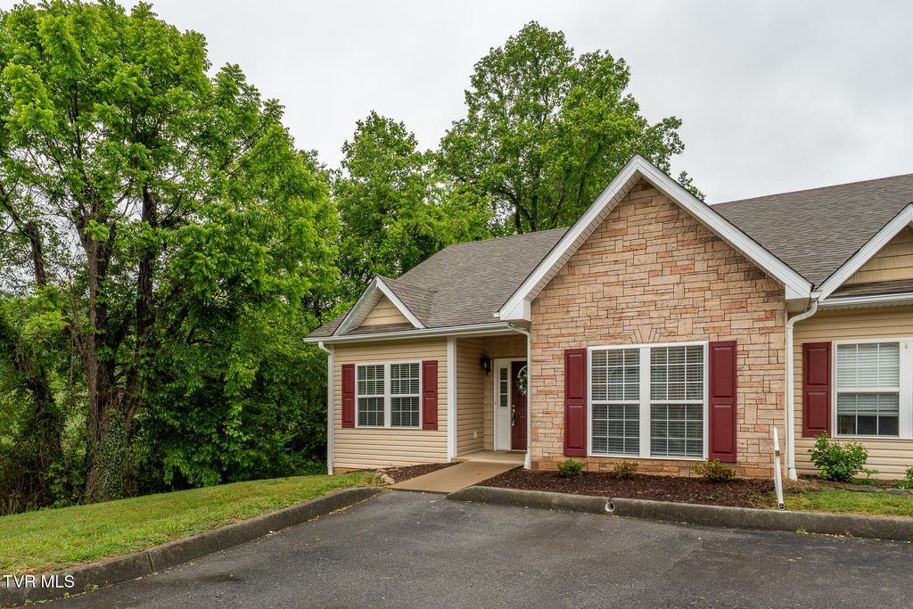 83 Whisper Bend 83, Johnson City, TN 37604