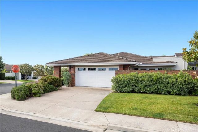 11 Seafaring, Corona Del Mar, CA 92625