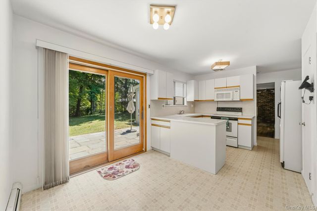 2 Peter A Beet Drive, Cortlandt Manor, NY 10567