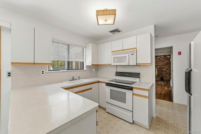 2 Peter A Beet Drive, Cortlandt Manor, NY 10567