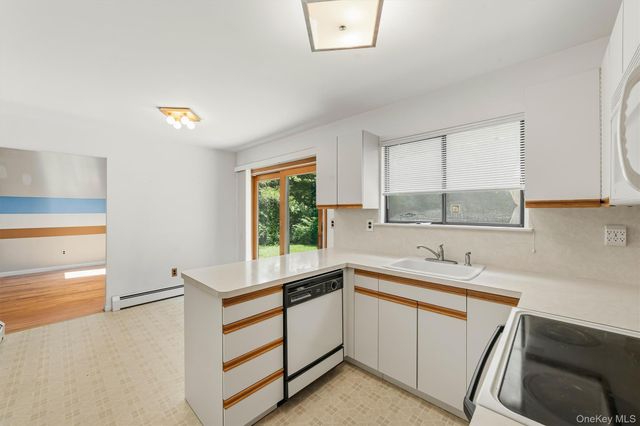 2 Peter A Beet Drive, Cortlandt Manor, NY 10567