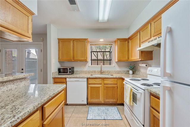 1904 Dartmouth E-2, College Station, TX 77840