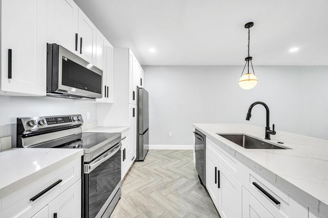 333 NW 41st Street 337, Oakland Park, FL 33309