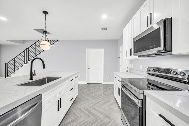 333 NW 41st Street 337, Oakland Park, FL 33309
