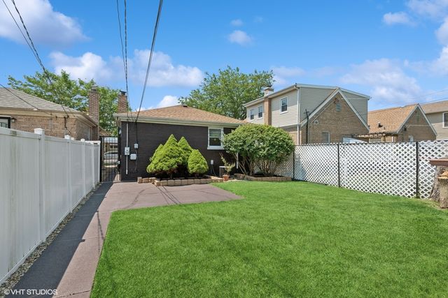 5821 N California Avenue, Chicago, IL 60659