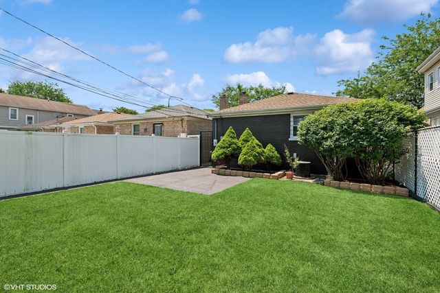 5821 N California Avenue, Chicago, IL 60659