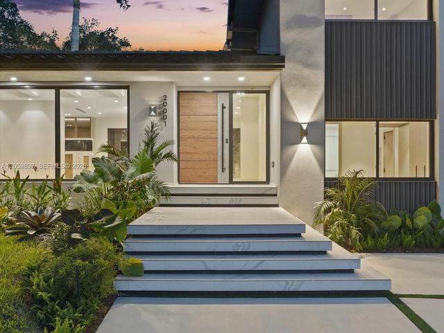 20001 NE 25th Avenue, Miami, FL 33180