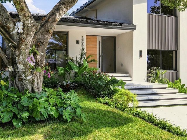20001 NE 25th Avenue, Miami, FL 33180