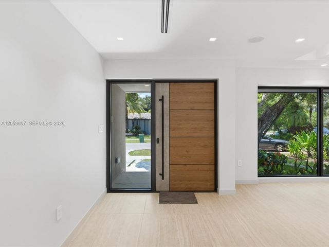 20001 NE 25th Avenue, Miami, FL 33180