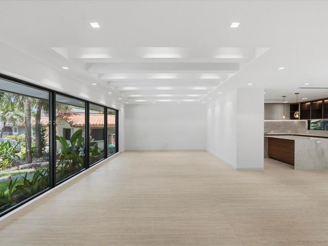 20001 NE 25th Avenue, Miami, FL 33180