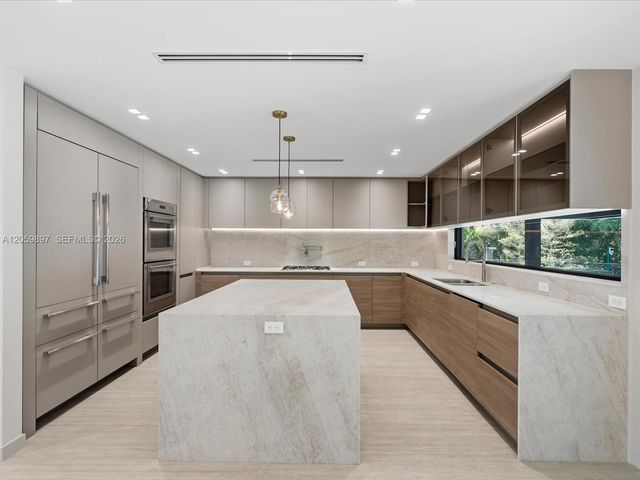 20001 NE 25th Avenue, Miami, FL 33180